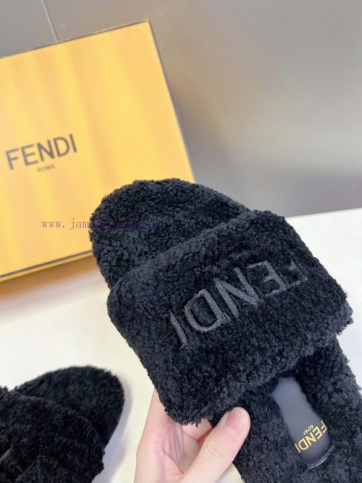 FENDI's new autumn and winter fur mop is an essential item every autumn and winter. Not onlytcl9512k - Image 9