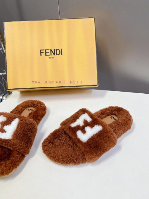 FENDI's new autumn and winter fur mop is an essential item every autumn and winter. Not onlyfyklfk16 - Image 4