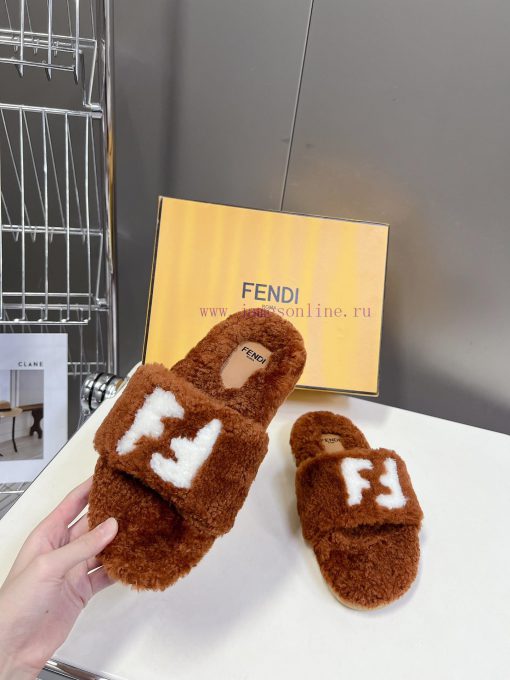 FENDI's new autumn and winter fur mop is an essential item every autumn and winter. Not onlyfyklfk16 - Image 5
