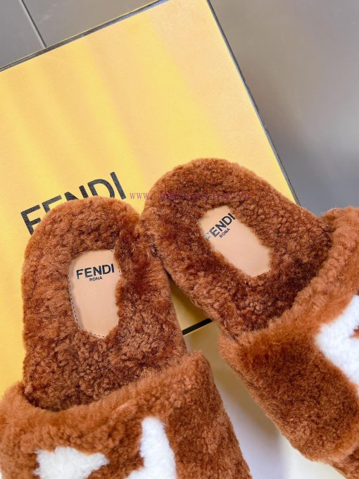 FENDI's new autumn and winter fur mop is an essential item every autumn and winter. Not onlyfyklfk16 - Image 9