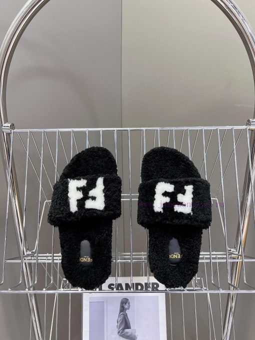 FENDI's new autumn and winter fur mop is an essential item every autumn and winter. Not only7hhjjr6q - Image 7