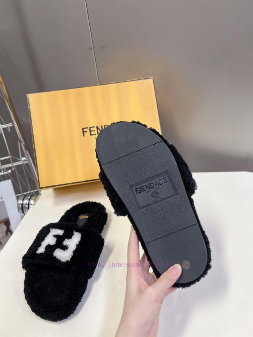 FENDI's new autumn and winter fur mop is an essential item every autumn and winter. Not only7hhjjr6q - Image 10