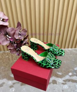 Valentino's newly developed diamond buckle patent leather high-heeled sandals series————————fodmhp1o