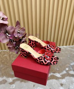 Valentino's newly developed diamond buckle patent leather high-heeled sandals series————————x6axm2ij