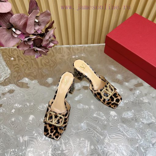 Valentino's newly developed diamond buckle patent leather high-heeled sandals series————————wm5wkxwc - Image 7