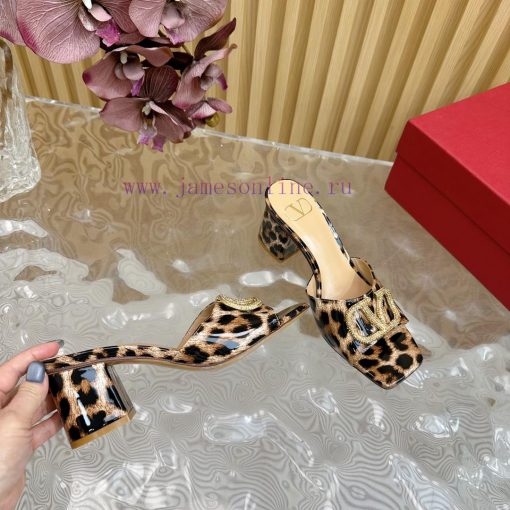 Valentino's newly developed diamond buckle patent leather high-heeled sandals series————————wm5wkxwc - Image 9