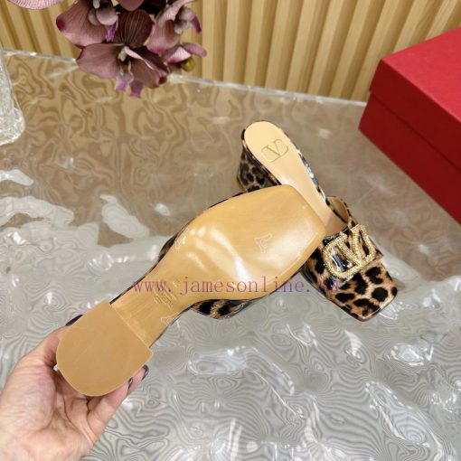 Valentino's newly developed diamond buckle patent leather high-heeled sandals series————————wm5wkxwc - Image 10