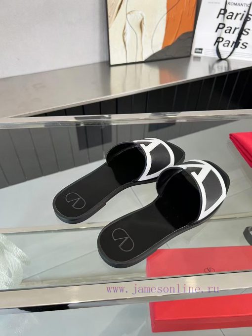 Valentino, 25 new spring/summer collection, Valentino color blocked flat bottomed slippers, uzt9r4d6 - Image 3