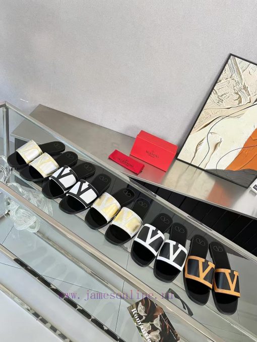 Valentino, 25 new spring/summer collection, Valentino color blocked flat bottomed slippers, ioaaggfk - Image 2
