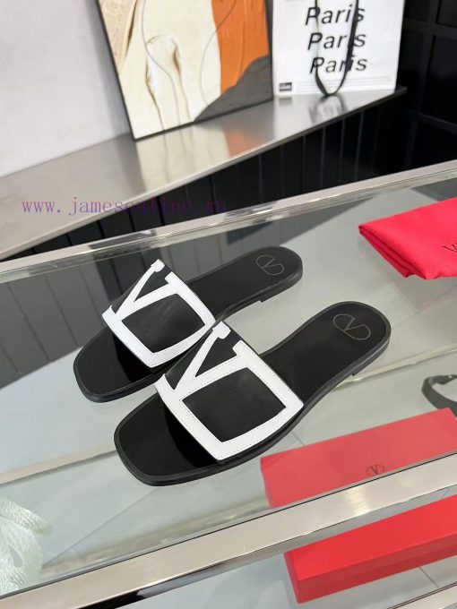 Valentino, 25 new spring/summer collection, Valentino color blocked flat bottomed slippers, uzt9r4d6 - Image 9