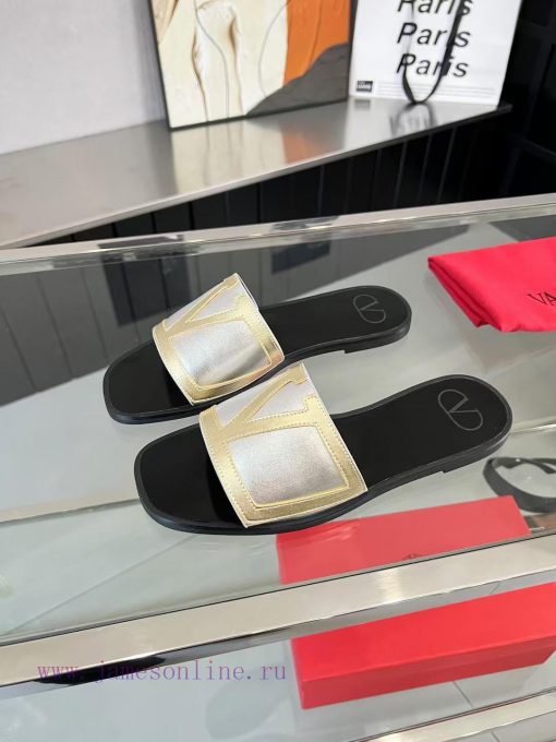 Valentino, 25 new spring/summer collection, Valentino color blocked flat bottomed slippers, ioaaggfk - Image 9