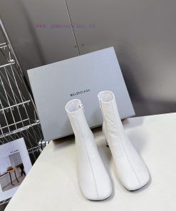 Balenciaga Parisian fashion show short boots are a heavyweight new product at Paris Fashion nmu1s20g