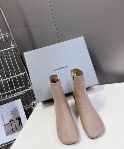 Balenciaga Parisian fashion show short boots are a heavyweight new product at Paris Fashion 8hodva4s