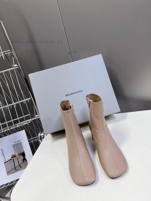 Balenciaga Parisian fashion show short boots are a heavyweight new product at Paris Fashion 8hodva4s