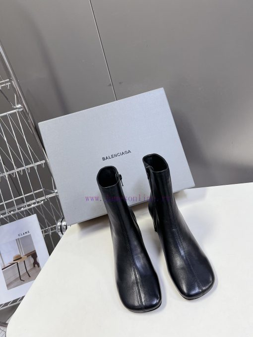 Balenciaga Parisian fashion show short boots are a heavyweight new product at Paris Fashion cj60047o