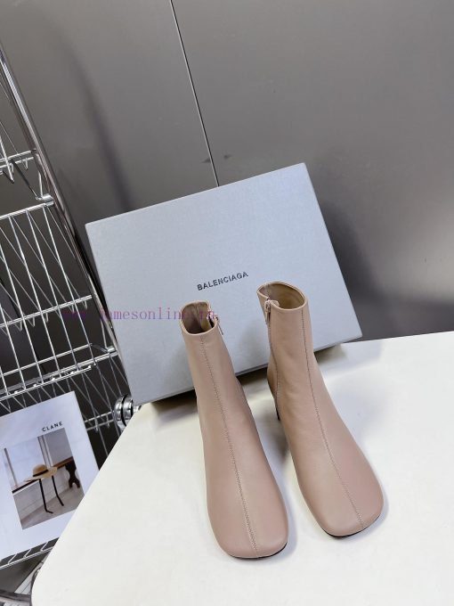Balenciaga Parisian fashion show short boots are a heavyweight new product at Paris Fashion 8hodva4s - Image 2