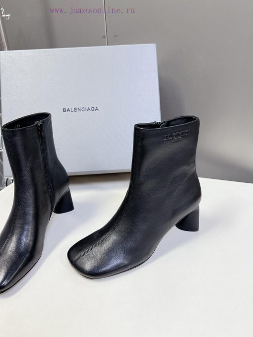 Balenciaga Parisian fashion show short boots are a heavyweight new product at Paris Fashion cj60047o - Image 3