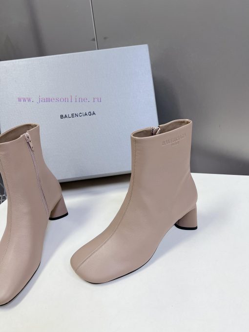 Balenciaga Parisian fashion show short boots are a heavyweight new product at Paris Fashion 8hodva4s - Image 4