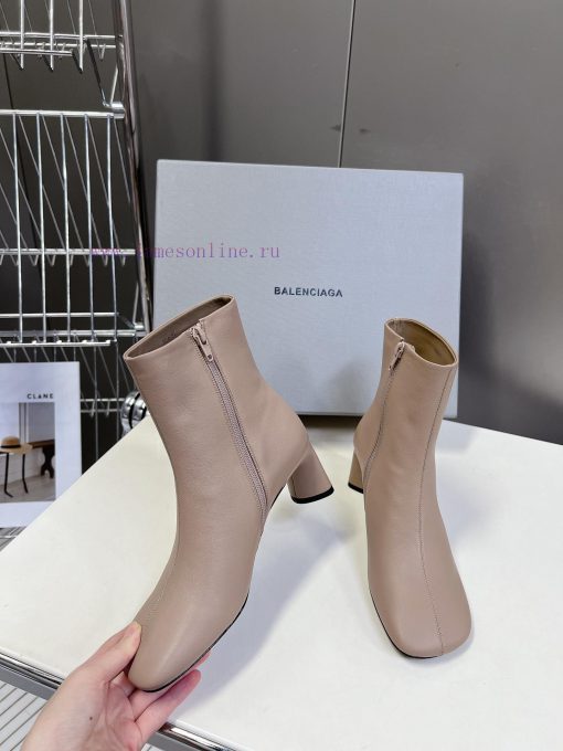 Balenciaga Parisian fashion show short boots are a heavyweight new product at Paris Fashion 8hodva4s - Image 5