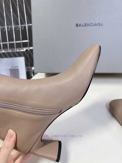 Balenciaga Parisian fashion show short boots are a heavyweight new product at Paris Fashion 8hodva4s - Image 8