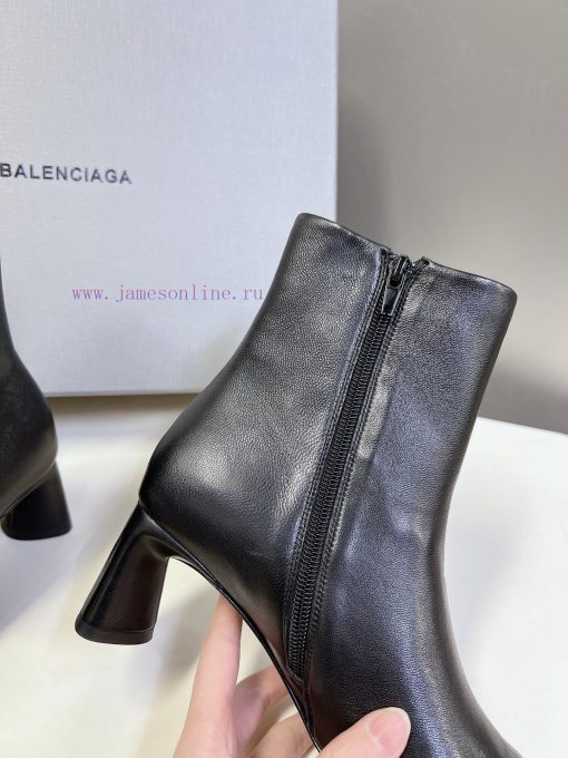 Balenciaga Parisian fashion show short boots are a heavyweight new product at Paris Fashion cj60047o - Image 8