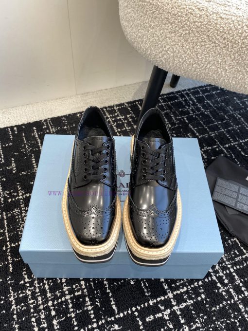 Prada 24ss autumn and winter latest thick soled lace up punched block sponge shoesThe origin9j1t81oj