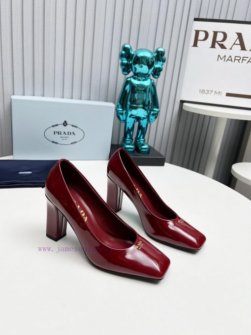In 2025, SSS launches Prada's latest collection of long and short boots, sandals, slim heelsiojmmk9f