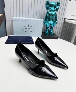 In 2025, SSS launches Prada's latest collection of long and short boots, sandals, slim heels7dsb0qag