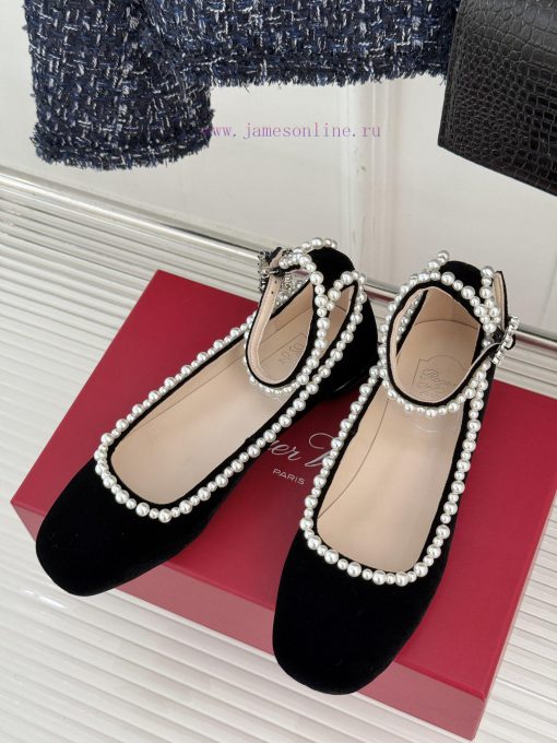 Roger Vivier/RV Classic Pearl Mary JaneMary Jane, exquisitely crafted to the boneNot showing6g2b656j - Image 3