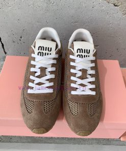 Miu Miu's new retro German training shoes can be paired with minimalist, retro, and artistichvp839x2