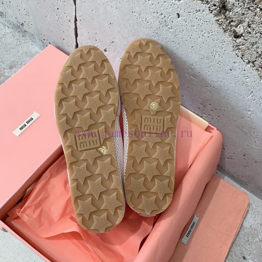 Miu Miu's new retro German training shoes can be paired with minimalist, retro, and artistic9jq9vhu5 - Image 10