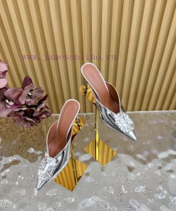 Amina Muaddi2024's new Charlotte series high heels have sharp edges and slanted square headssptqbdsa