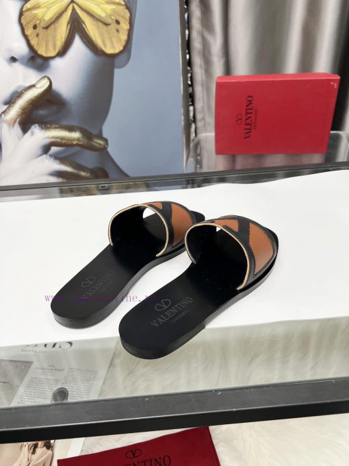 New Lunjia 2025A Fashion Show Latest Logo Flat Sandals Series in 6 Colors, Sizes 5-42, Rubbezxed5tyv - Image 4