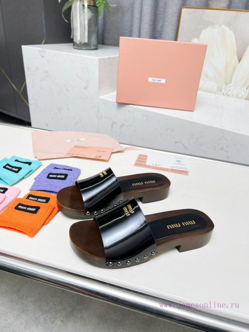 p. Miu Miu's new cool slippers, clog slippers, fashionable and casualImported soft cowhide wj5nlqj36 - Image 3