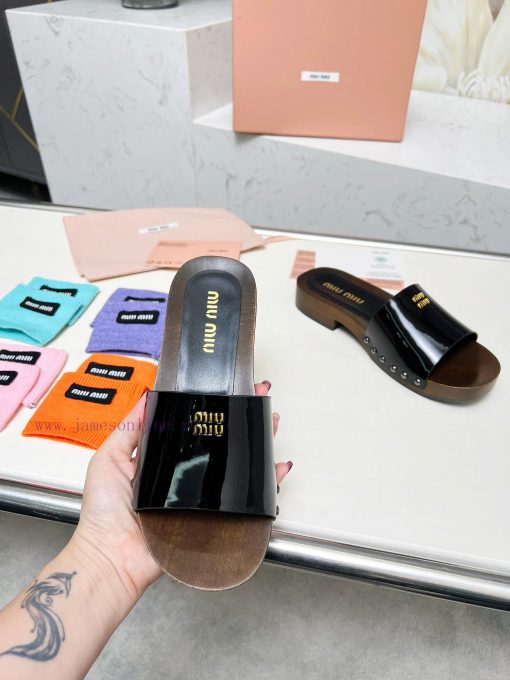 p. Miu Miu's new cool slippers, clog slippers, fashionable and casualImported soft cowhide wj5nlqj36 - Image 5