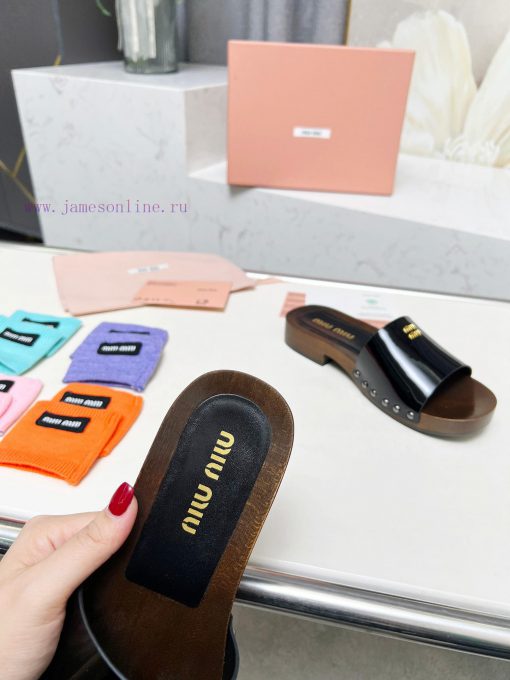 p. Miu Miu's new cool slippers, clog slippers, fashionable and casualImported soft cowhide wj5nlqj36 - Image 6