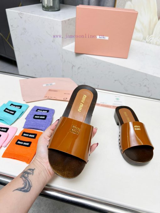 p. Miu Miu's new cool slippers, clog slippers, fashionable and casualImported soft cowhide whs2ecav2 - Image 4