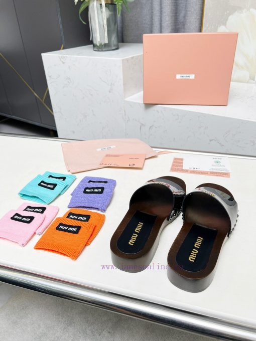 p. Miu Miu's new cool slippers, clog slippers, fashionable and casualImported soft cowhide wj5nlqj36 - Image 9
