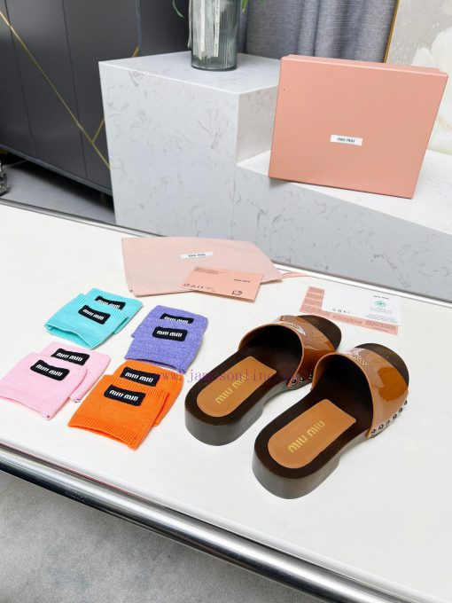 p. Miu Miu's new cool slippers, clog slippers, fashionable and casualImported soft cowhide whs2ecav2 - Image 8