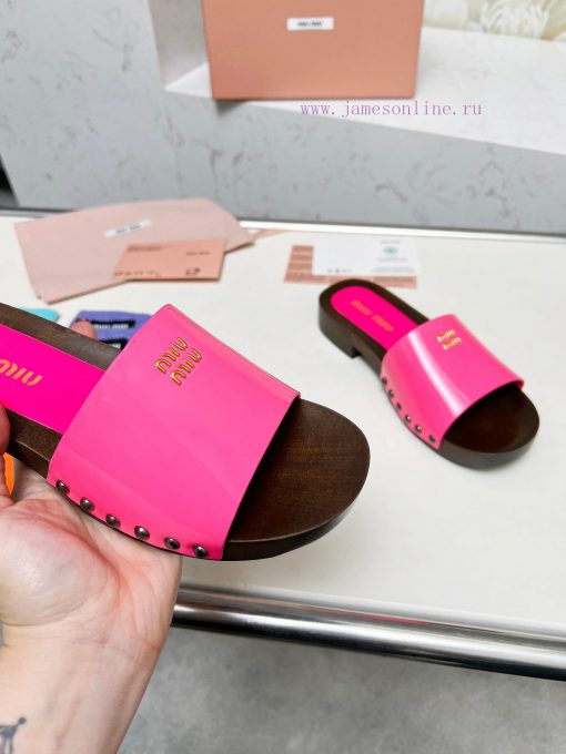 p. Miu Miu's new cool slippers, clog slippers, fashionable and casualImported soft cowhide wqy5q11is - Image 3