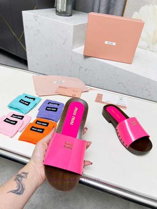p. Miu Miu's new cool slippers, clog slippers, fashionable and casualImported soft cowhide wqy5q11is - Image 4