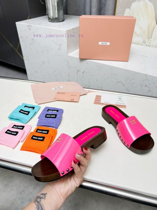 p. Miu Miu's new cool slippers, clog slippers, fashionable and casualImported soft cowhide wqy5q11is - Image 5
