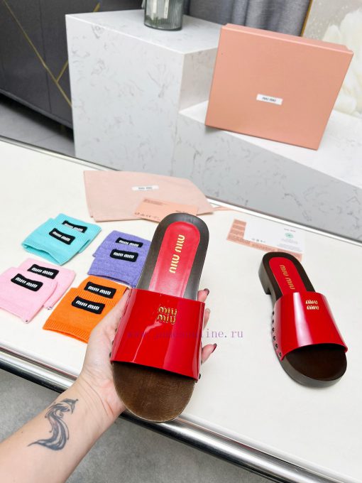 p. Miu Miu's new cool slippers, clog slippers, fashionable and casualImported soft cowhide w2fjlbcwz - Image 4