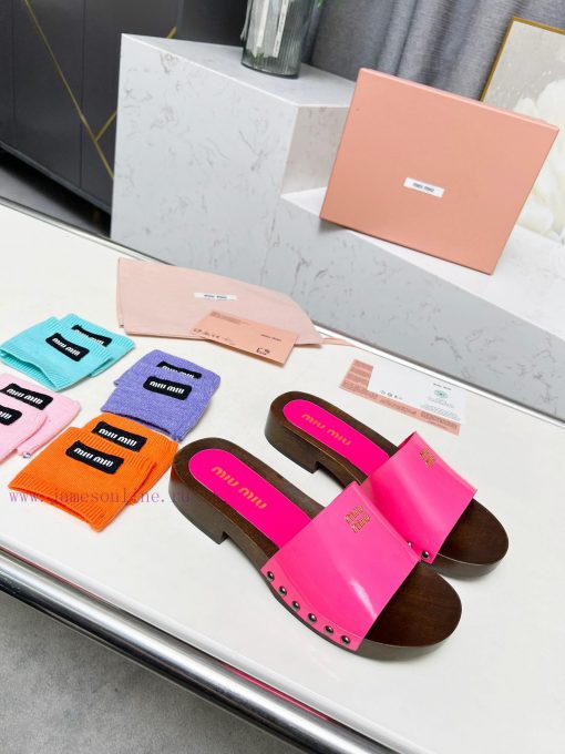 p. Miu Miu's new cool slippers, clog slippers, fashionable and casualImported soft cowhide wqy5q11is - Image 6