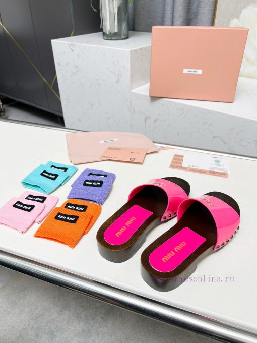 p. Miu Miu's new cool slippers, clog slippers, fashionable and casualImported soft cowhide wqy5q11is - Image 8