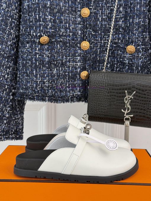 Male size 10Hermer/Hermes Classic Kelly Buckle Bocken SlippersA must-have for autumn and win8qwy4xcm