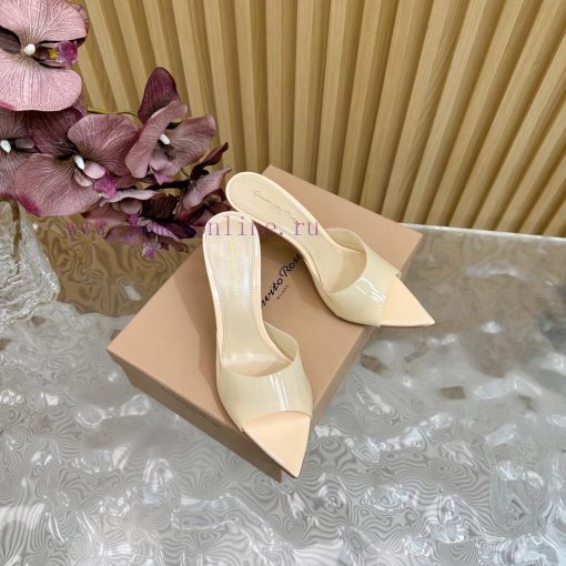 Gianvito Rossi 2024 Classic Pointed PVC Film High Heels Half Drag————————————Its appearance 378j6sbi - Image 5