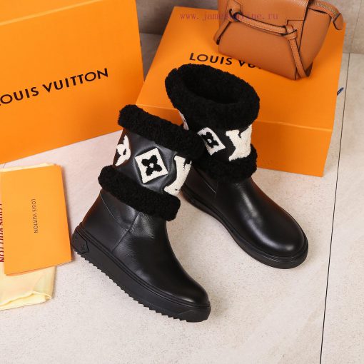p. Classic Lv snow boots are made of handmade patchwork fabric, and each pair of shoes consuroh590oq - Image 3
