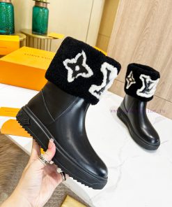p. Classic Lv snow boots are made of handmade patchwork fabric, and each pair of shoes consukgqv9yq8