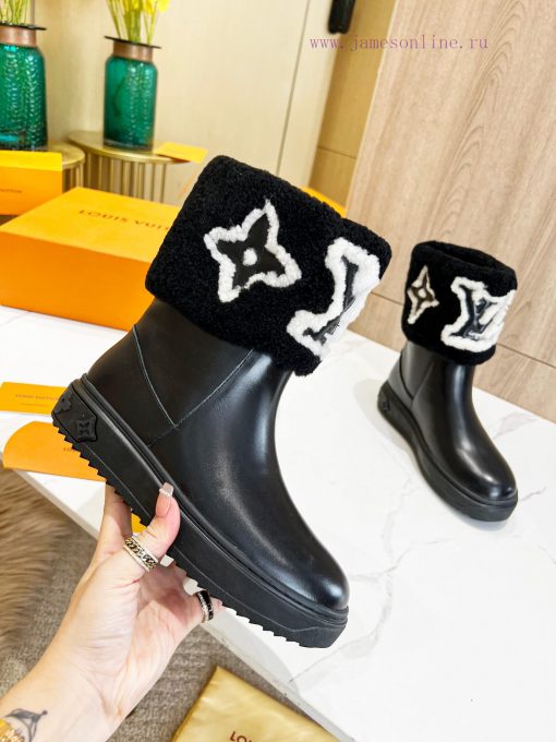 p. Classic Lv snow boots are made of handmade patchwork fabric, and each pair of shoes consukgqv9yq8 - Image 2